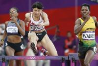 女子４００メートル障害予選で準決勝に進んだ久保倉里美（共同）