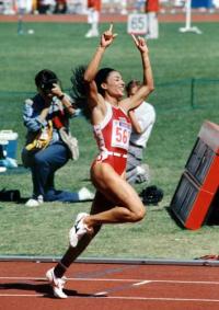 ８８年、ソウル五輪女子１００メートルで優勝したジョイナー