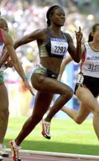 ００年９月、シドニー五輪女子１００メートルで力走するマリーン・オッティ