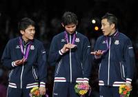 銀メダルを獲得した千田（左）は表彰台で太田（右）と談笑（撮影・ＰＮＰ）