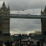 タワーブリッジ。１８９４年に建設された「跳開橋」。大型船が往来する時は、橋が上げ下ろしされ、その姿は交易都市ロンドンの象徴となった