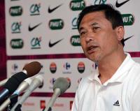 会見する佐々木監督(撮影・松本俊)