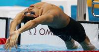 男子１００メートル背泳ぎ予選　スタートする入江（撮影・田崎高広）