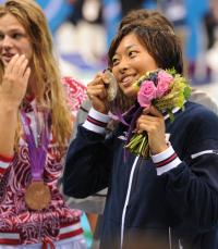 女子２００メートル平泳ぎ決勝で銀メダルを獲得した鈴木聡美（撮影・たえ見朱実）