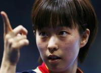 卓球女子シングルス４回戦、チェン・リーを下して準々決勝を決めた石川（ロイター）