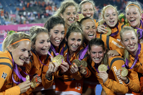 ２連覇を達成したオランダ女子ホッケーチーム（ＡＰ）